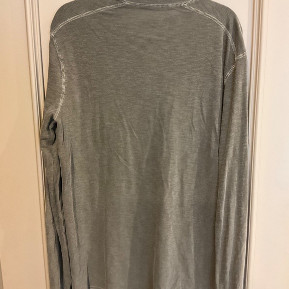 J Crew Men’s Henley Tee Long Sleeve Army Green Garment Dyed Cotton Medium M T - Picture 4 of 10